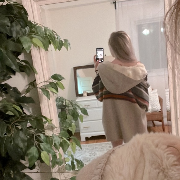 Abercrombie hooded poncho - Picture 3 of 3